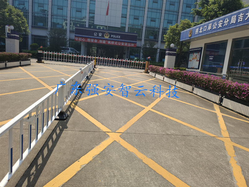 吉大派出所車(chē)牌識(shí)別道閘2.jpg