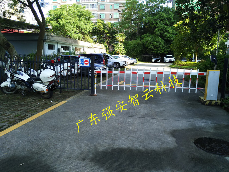 吉大派出所車(chē)牌識(shí)別道閘4.jpg